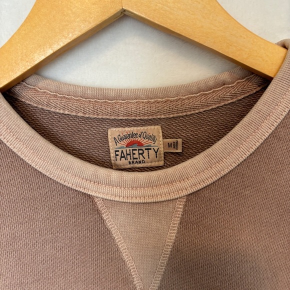 Faherty tan Charleston sun logo crew neck long sleeve pullover size medium - Picture 2 of 10